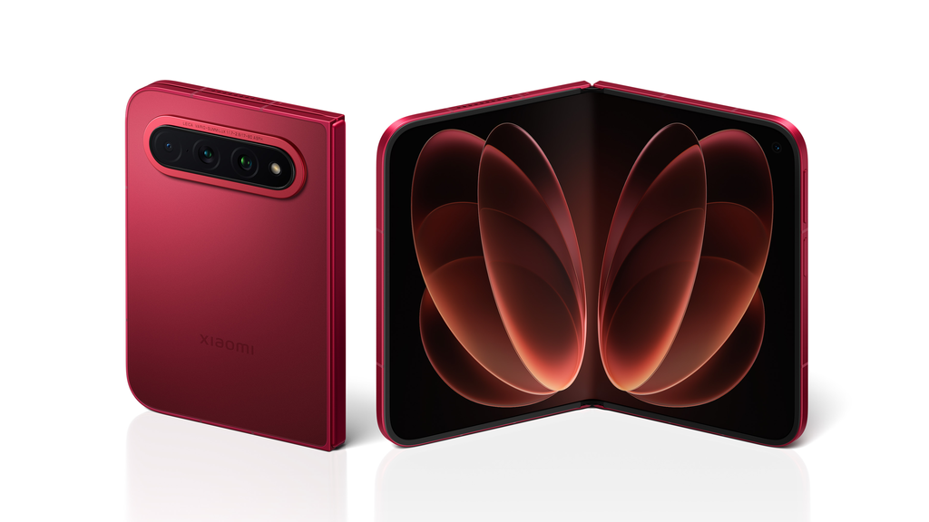 Xiaomi 18 Fold: Back view when folded and Front view open